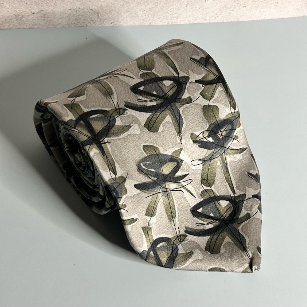 J. Garcia Green and Silver Patterned 57” Silk Tie